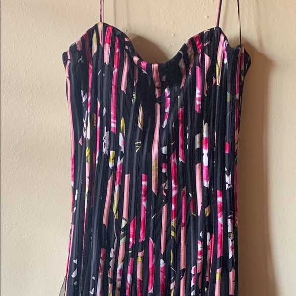 JS Collections Social Dress - Picture 5 of 8